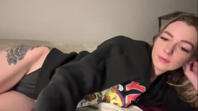 Image 2 of lailagetslaid Stream on Chaturbate on 14 months ago