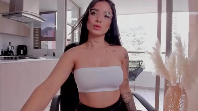 Image 8 of laira_scott Stream on Chaturbate on 19 months ago