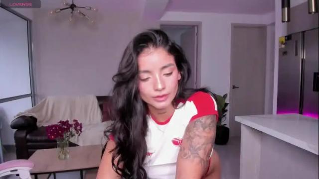 Image 6 of laira_scott Stream on Chaturbate on 4 months ago