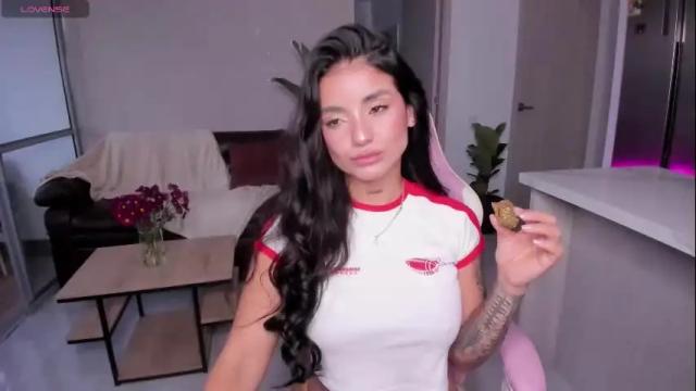 Image 8 of laira_scott Stream on Chaturbate on 4 months ago