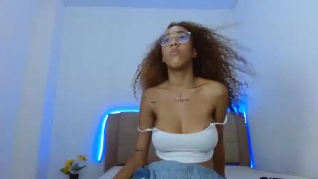 Image 12 of laiza_samantha Stream on Chaturbate on 13 months ago