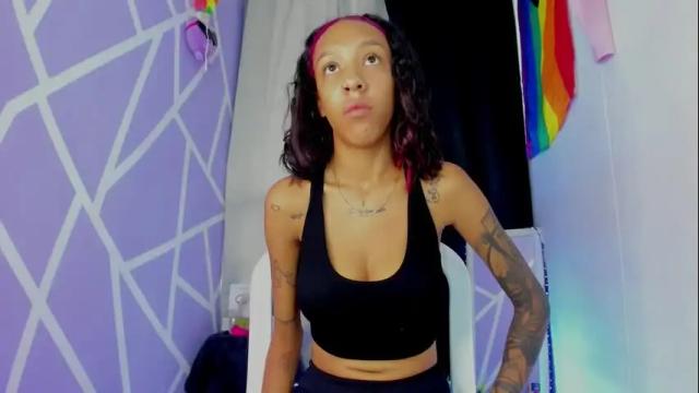 Image 4 of laiza_samantha Stream on Chaturbate on 27 days ago