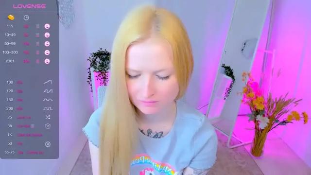 Image 12 of laly_peach Stream on Chaturbate on 14 months ago