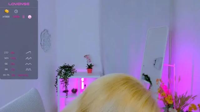 Image 8 of laly_peach Stream on Chaturbate on 14 months ago