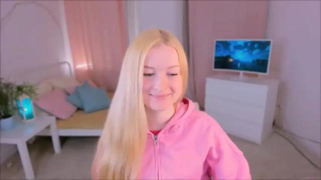 Image 3 of laly_peach Stream on Chaturbate on 14 months ago