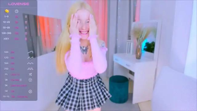 Image 4 of laly_peach Stream on Chaturbate on 14 months ago