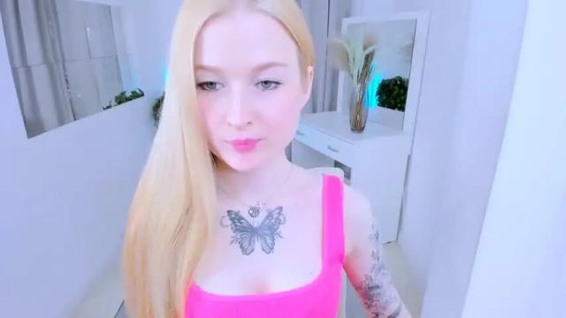 Image 4 of laly_peach Stream on Chaturbate on 13 months ago