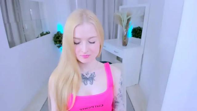 Image 6 of laly_peach Stream on Chaturbate on 13 months ago