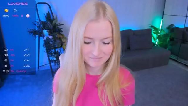 Image 3 of laly_peach Stream on Chaturbate on 13 months ago