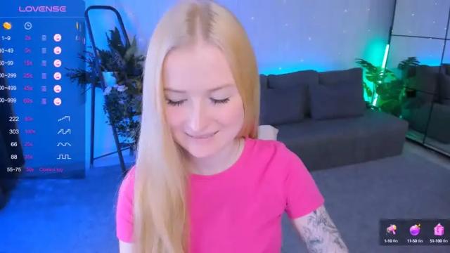 Image 4 of laly_peach Stream on Chaturbate on 13 months ago