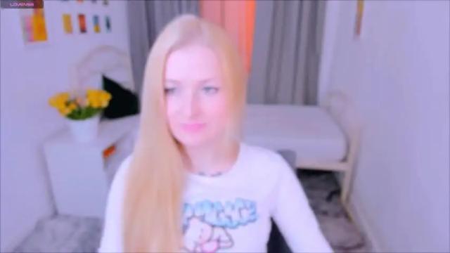 Image 12 of laly_peach Stream on Chaturbate on 13 months ago