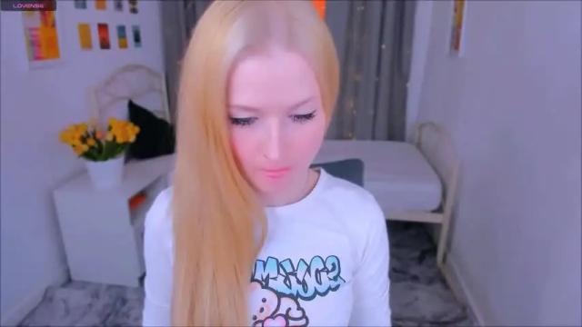 Image 4 of laly_peach Stream on Chaturbate on 13 months ago