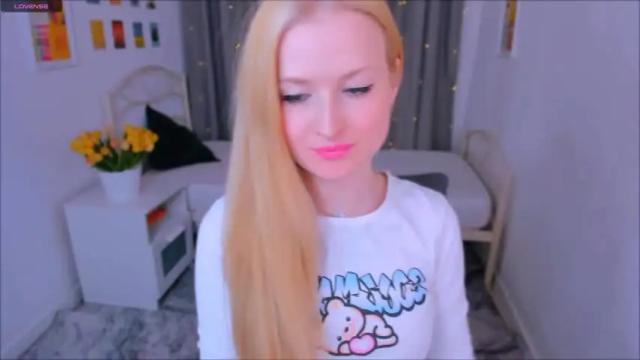 Image 7 of laly_peach Stream on Chaturbate on 13 months ago