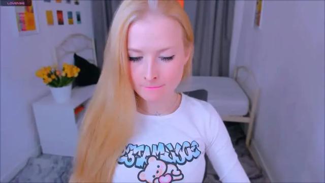Image 8 of laly_peach Stream on Chaturbate on 13 months ago