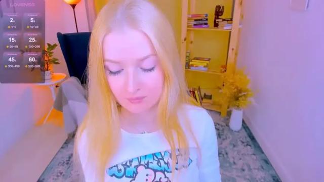 Image 12 of laly_peach Stream on Chaturbate on 13 months ago