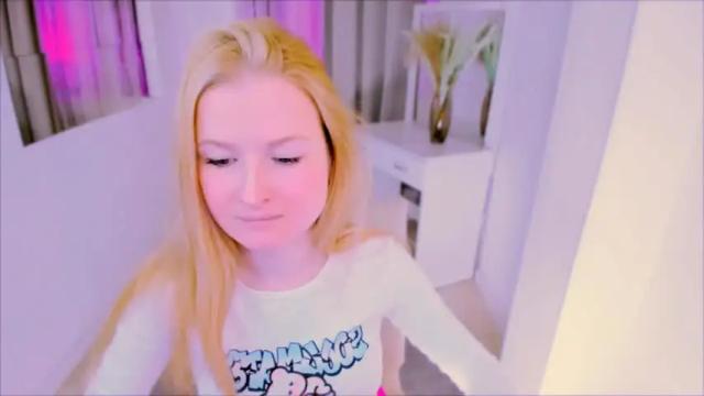 Image 2 of laly_peach Stream on Chaturbate on 13 months ago