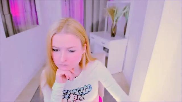 Image 6 of laly_peach Stream on Chaturbate on 13 months ago