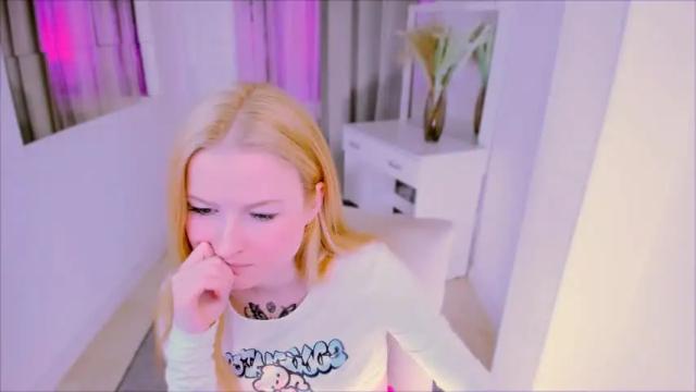 Image 7 of laly_peach Stream on Chaturbate on 13 months ago