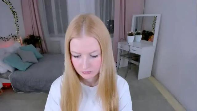 Image 2 of laly_peach Stream on Chaturbate on 1 month ago