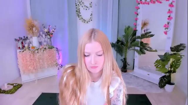 Image 3 of laly_peach Stream on Chaturbate on 1 month ago