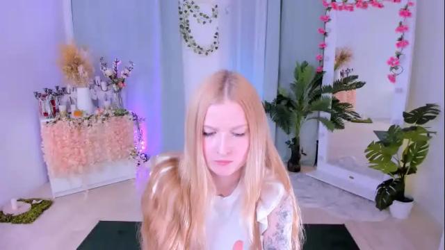 Image 4 of laly_peach Stream on Chaturbate on 1 month ago