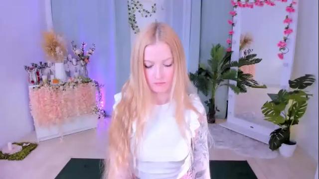 Image 7 of laly_peach Stream on Chaturbate on 1 month ago