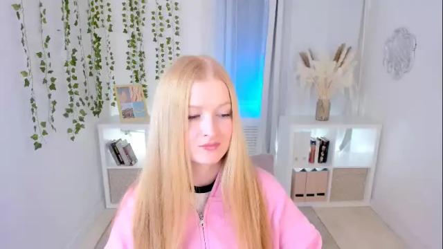 Image 2 of laly_peach Stream on Chaturbate on 1 month ago