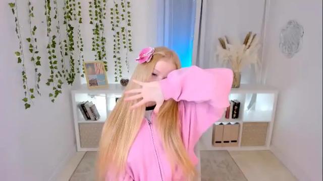 Image 6 of laly_peach Stream on Chaturbate on 1 month ago
