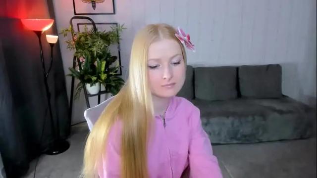 Image 12 of laly_peach Stream on Chaturbate on 1 month ago