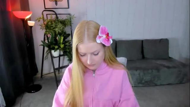Image 2 of laly_peach Stream on Chaturbate on 1 month ago