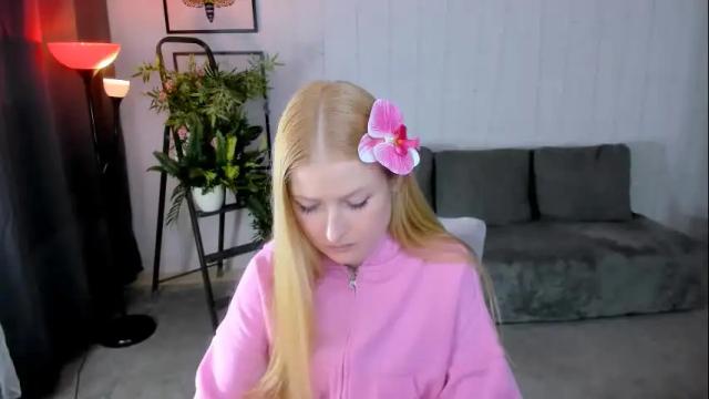 Image 3 of laly_peach Stream on Chaturbate on 1 month ago