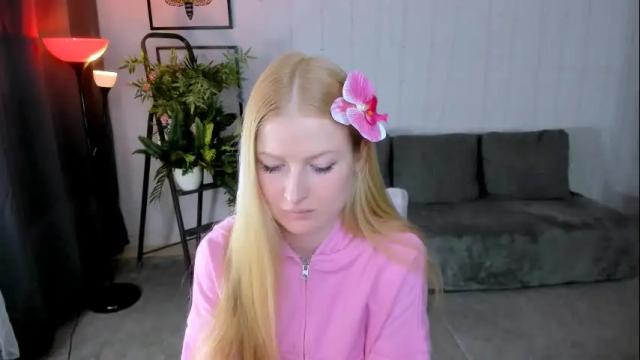 Image 6 of laly_peach Stream on Chaturbate on 1 month ago