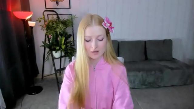 Image 7 of laly_peach Stream on Chaturbate on 1 month ago