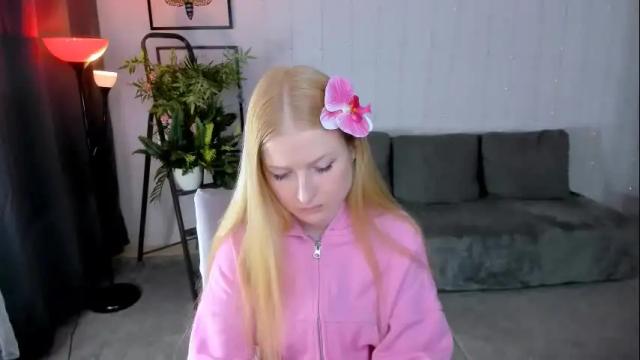 Image 8 of laly_peach Stream on Chaturbate on 1 month ago