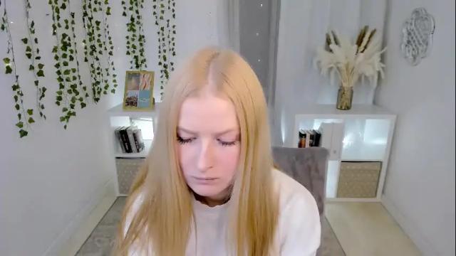 Image 7 of laly_peach Stream on Chaturbate on 1 month ago