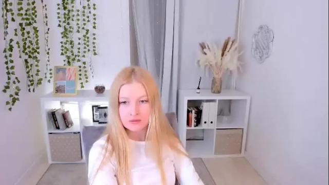 Image 3 of laly_peach Stream on Chaturbate on 1 month ago