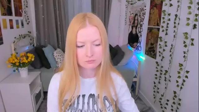 Image 2 of laly_peach Stream on Chaturbate on 21 days ago