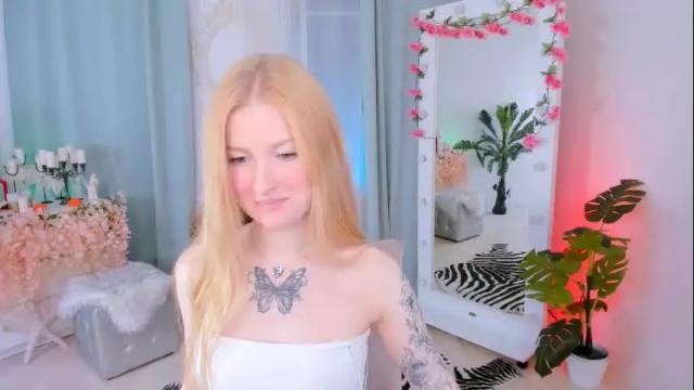 Image 12 of laly_peach Stream on Chaturbate on 6 days ago