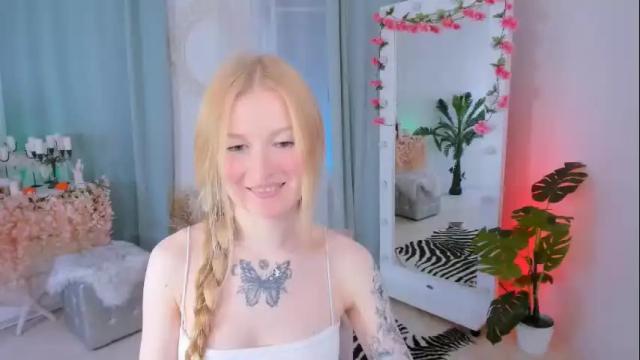 Image 4 of laly_peach Stream on Chaturbate on 6 days ago