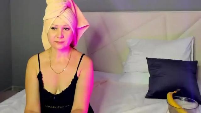 Image 11 of laly_roze Stream on Chaturbate on 18 months ago