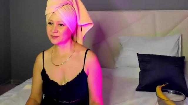 Image 12 of laly_roze Stream on Chaturbate on 18 months ago