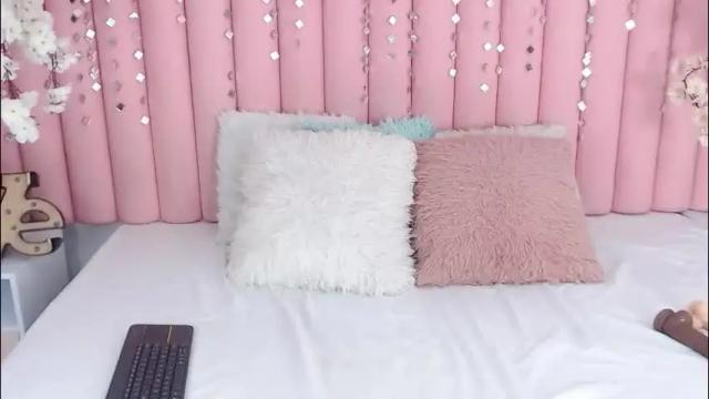 Image 3 of lalycastro Stream on Chaturbate on 1 month ago
