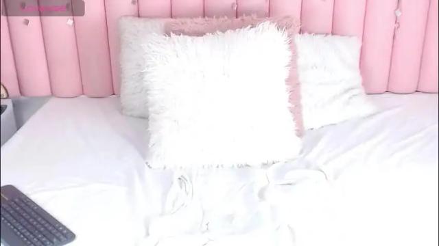 Image 7 of lalycastro Stream on Chaturbate on 1 month ago