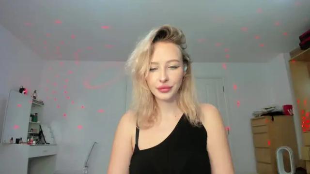 Image 2 of lamantina Stream on Chaturbate on 15 months ago