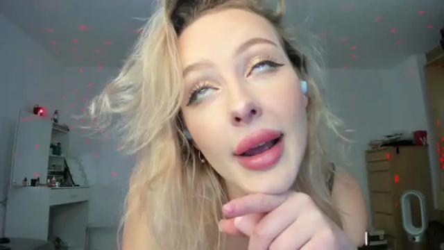 Image 7 of lamantina Stream on Chaturbate on 15 months ago