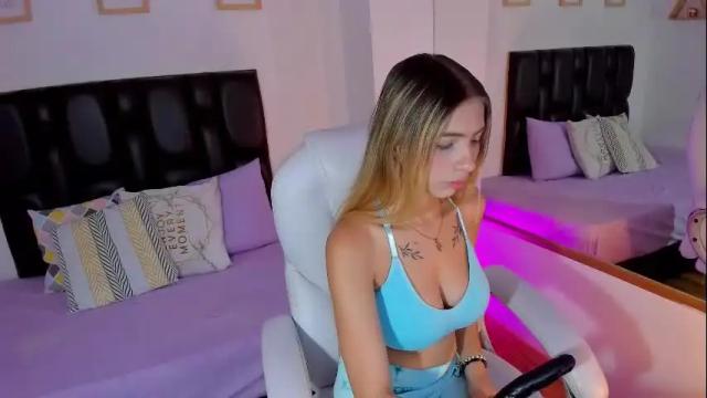 Image 3 of lana__rosse Stream on Chaturbate on 3 months ago