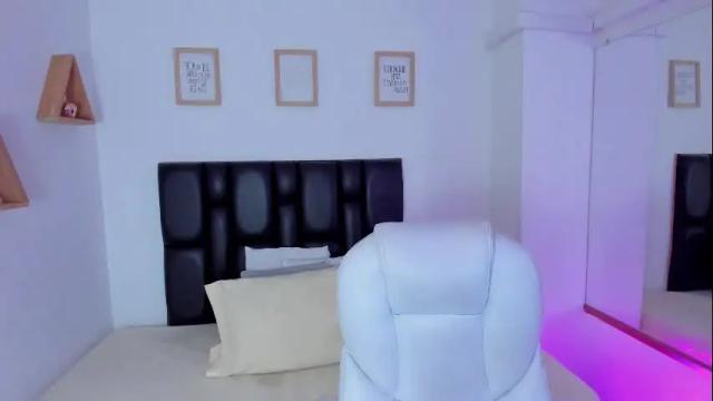 Image 3 of lana__rosse Stream on Chaturbate on 3 months ago