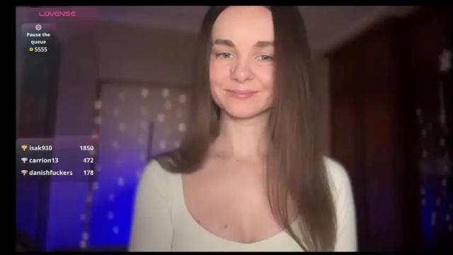 Image 2 of lanaloulou Stream on Chaturbate on 3 days ago