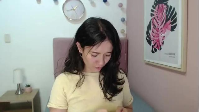 Image 2 of lanna_mills Stream on Chaturbate on 1 month ago