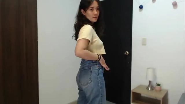 Image 4 of lanna_mills Stream on Chaturbate on 1 month ago
